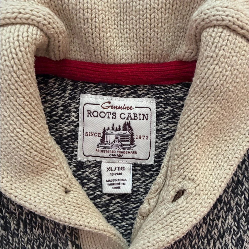 🇨🇦 Roots Cabin 18-24M sweater, button front, elbow patches - Picture 3 of 8
